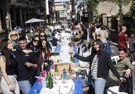 Comida en la calle de Avilés, en una edición pasada.