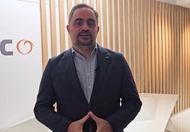 Pablo Coca, director general de CTIC Centro Tecnológico, felicita a EL COMERCIO