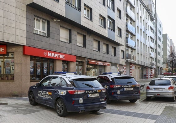 La Policía Nacional patrulla el barrio de El Coto.