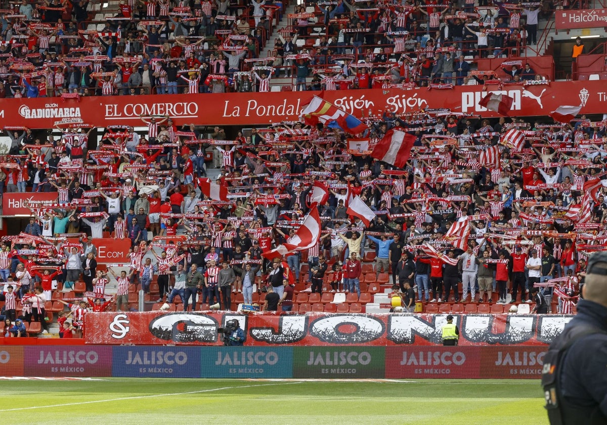 Imagen de la Grada de Animación durante la disputa de un partido.