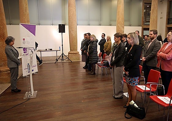 Minuto de silencio en el acto de entrega de los sellos de Igualdad, finalmente suspendido.