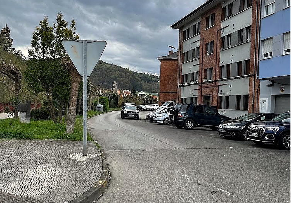Estado actual de la Avenida del Nalón, en El Entrego, que en breve será asfaltada