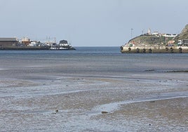 Los dragados del puerto de Avilés en la bocana de la ría son fundamentales para garantizar su operatividad y la entrada de los buques.