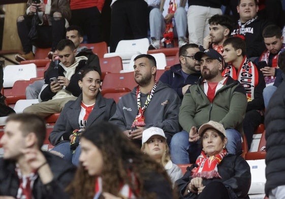 ¿Estuviste en El Molinón? ¡Búscate en las fotos del Sporting - Tenerife!
