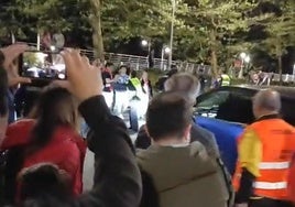 Abucheos e insultos: así fue la tensa salida de El Molinón de Rubén Albés