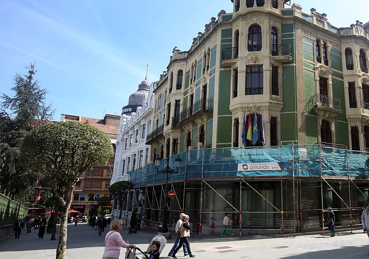 Imagen principal - Las sedes universitarias en la calle Principado, González Besada y el Edificio Histórioc