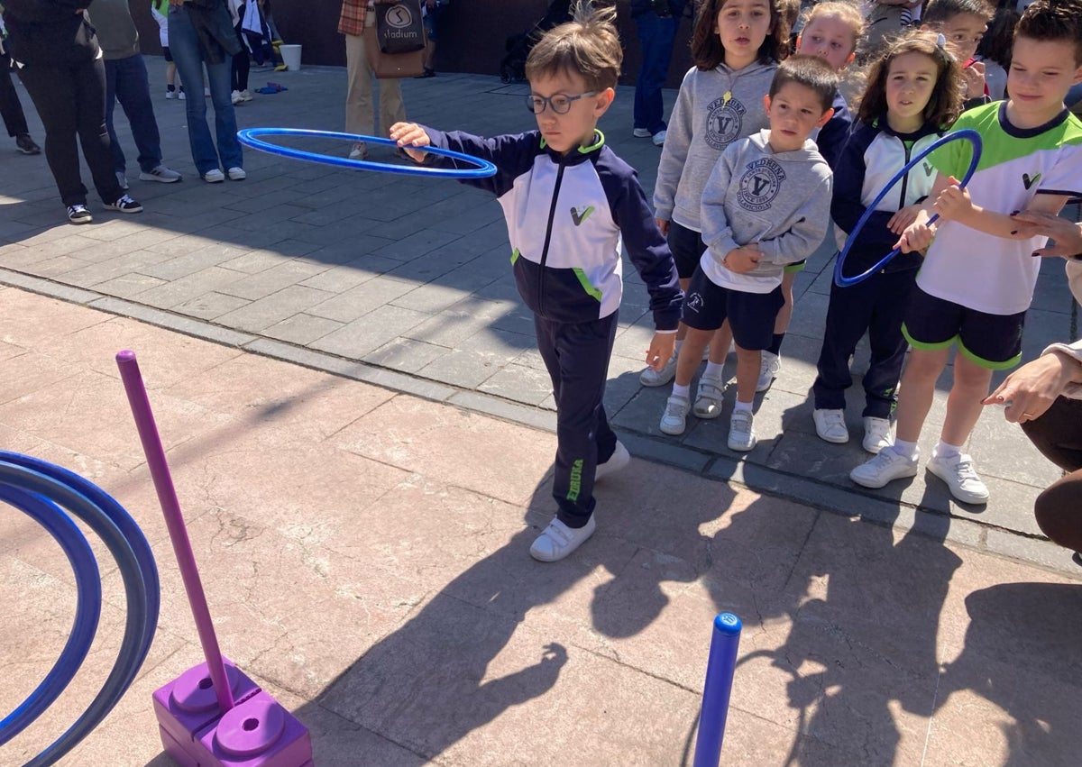 Imagen secundaria 1 - Los alumnos disfrutaron de la jornada, llena de actividades.