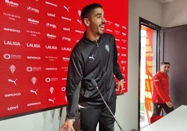 'Cote', a su llegada a la sala de prensa junto a Asier Garitano.