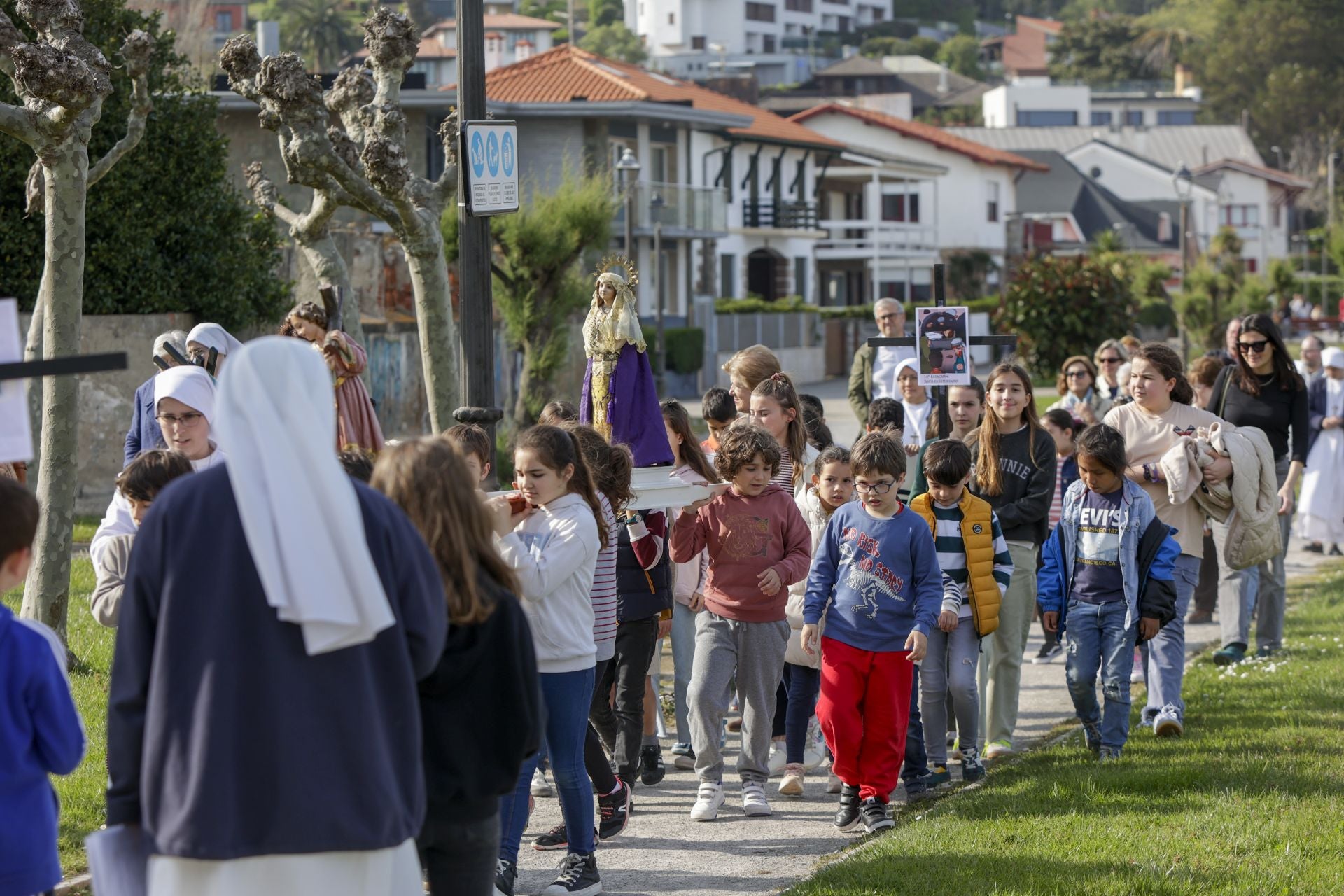 Vía Crucis infantil para abrir la Semana Santa en Luanco