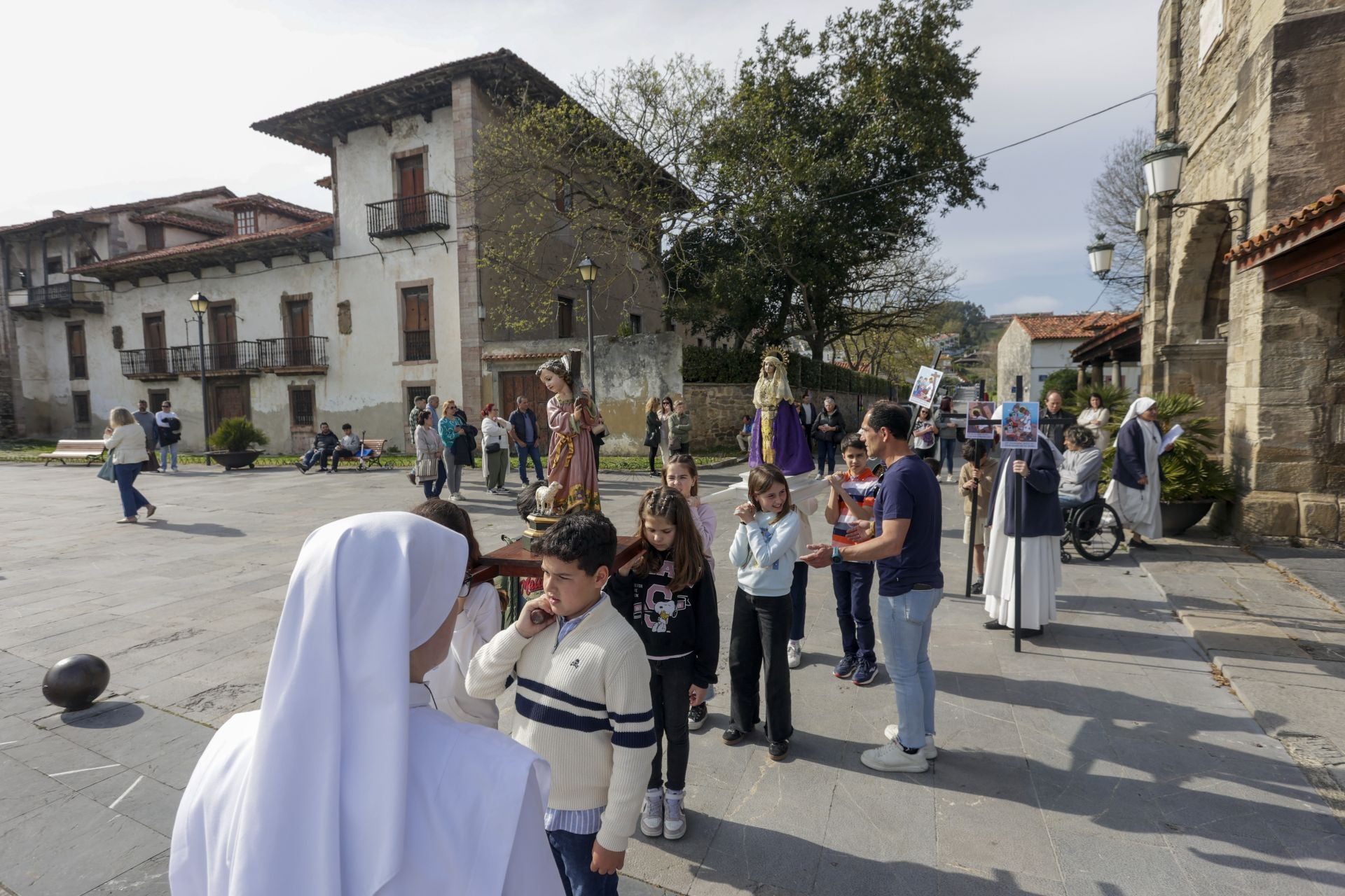 Vía Crucis infantil para abrir la Semana Santa en Luanco