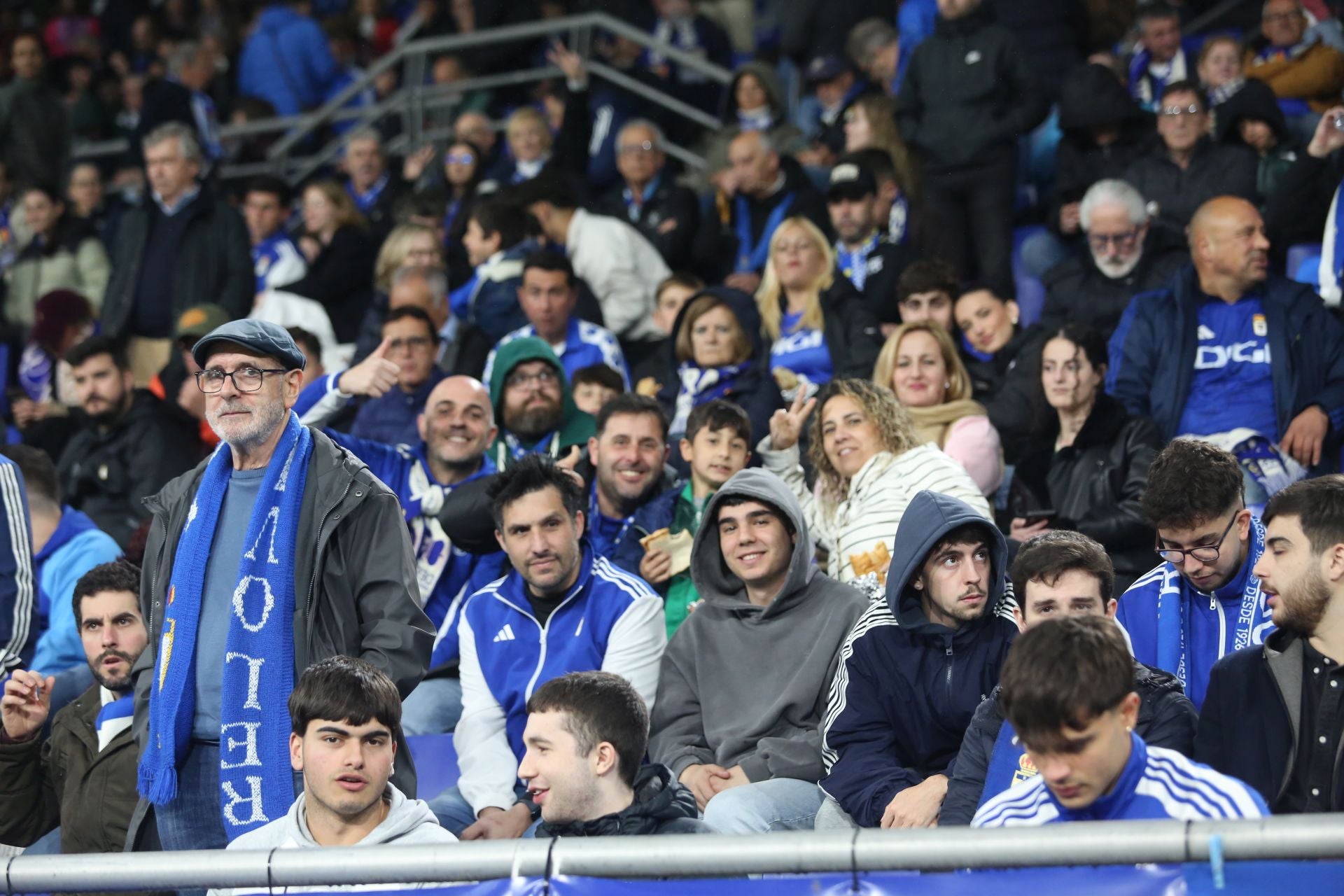 ¿Estuviste en el Real Oviedo-Racing de Ferrol? ¡Búscate en las fotos!