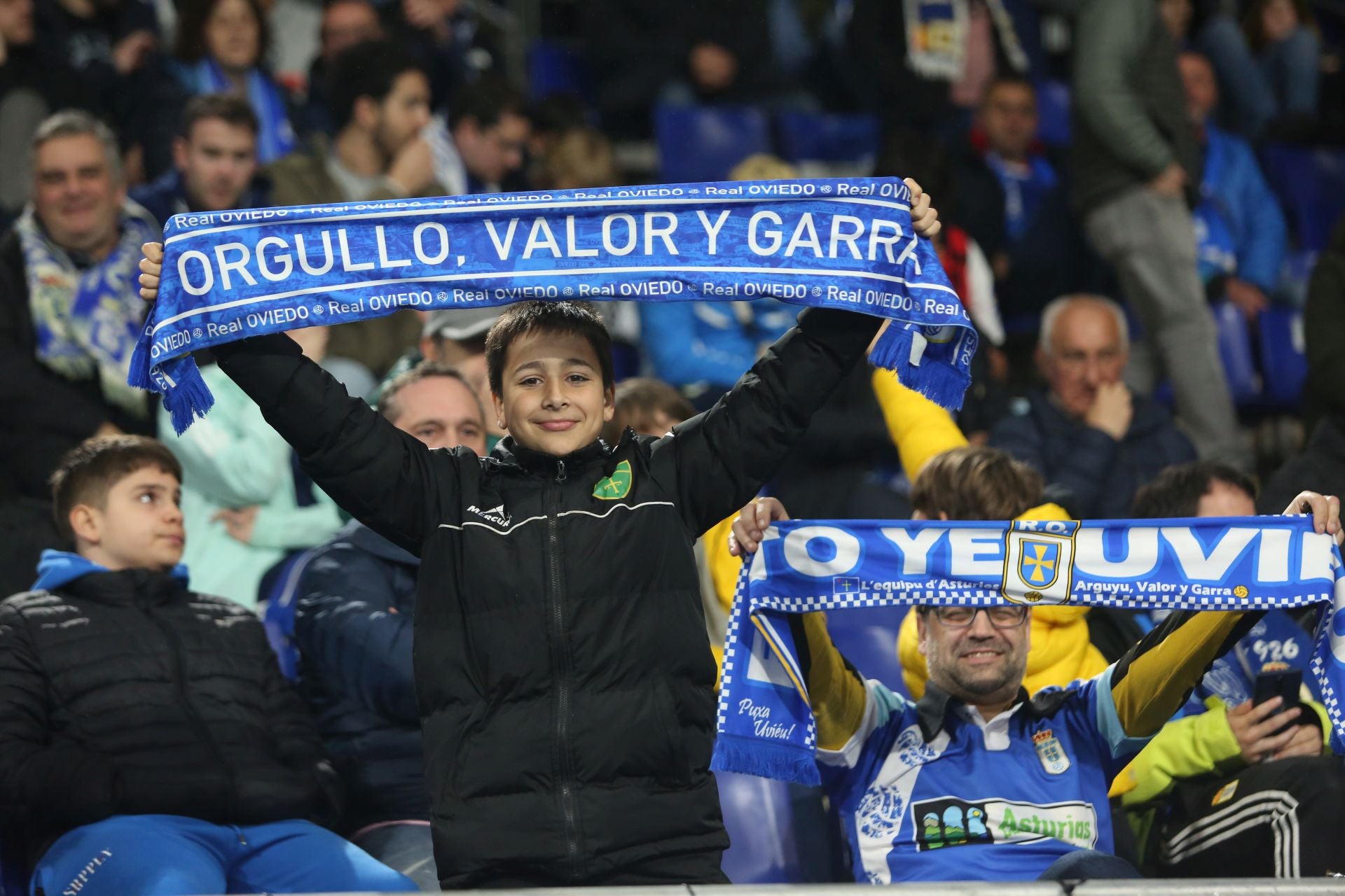 ¿Estuviste en el Real Oviedo-Racing de Ferrol? ¡Búscate en las fotos!