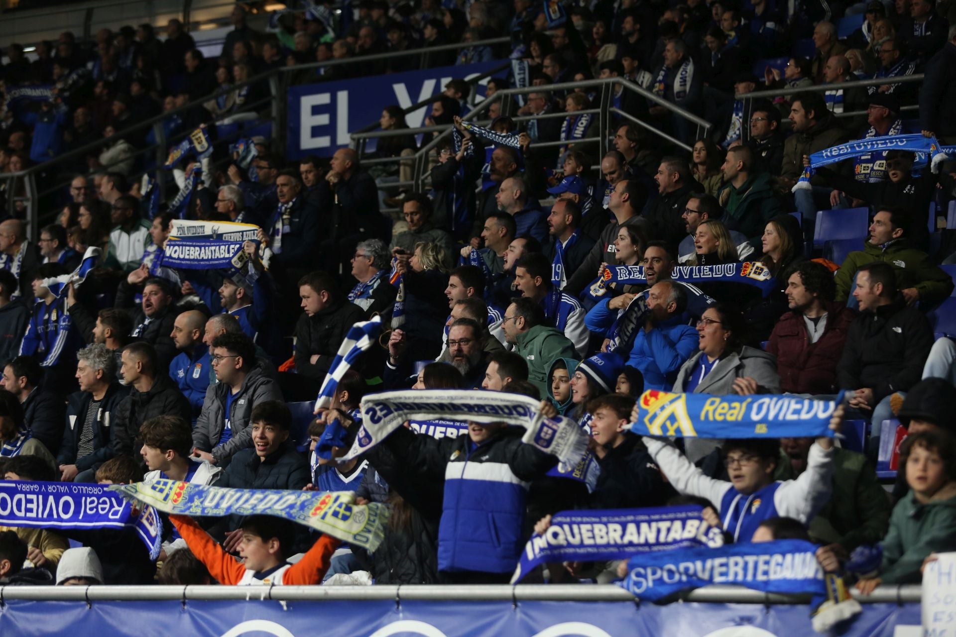 ¿Estuviste en el Real Oviedo-Racing de Ferrol? ¡Búscate en las fotos!