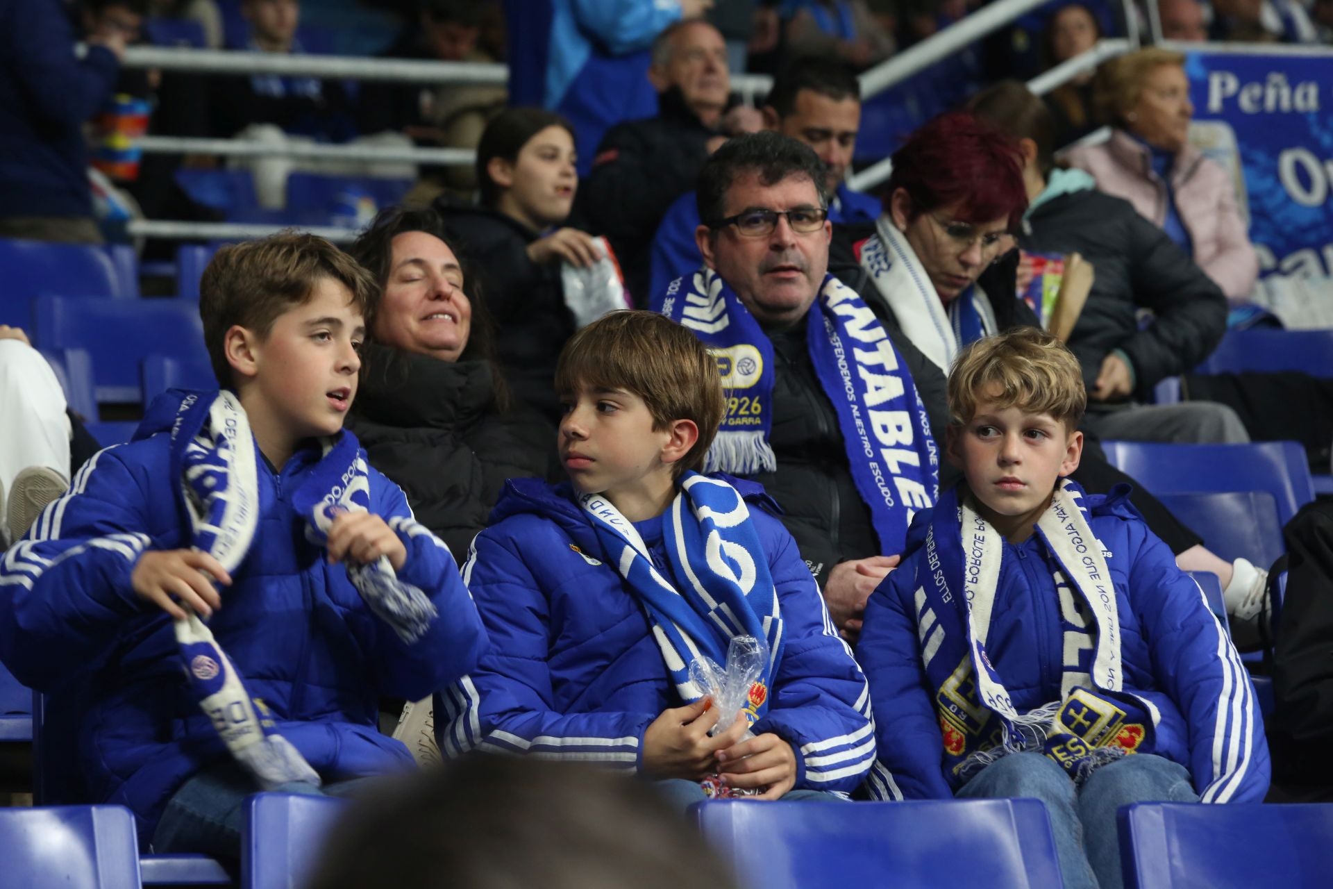 ¿Estuviste en el Real Oviedo-Racing de Ferrol? ¡Búscate en las fotos!