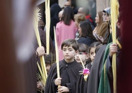 Avilés se rinde a La Borriquilla: las fotos de la procesión del Domingo de Ramos