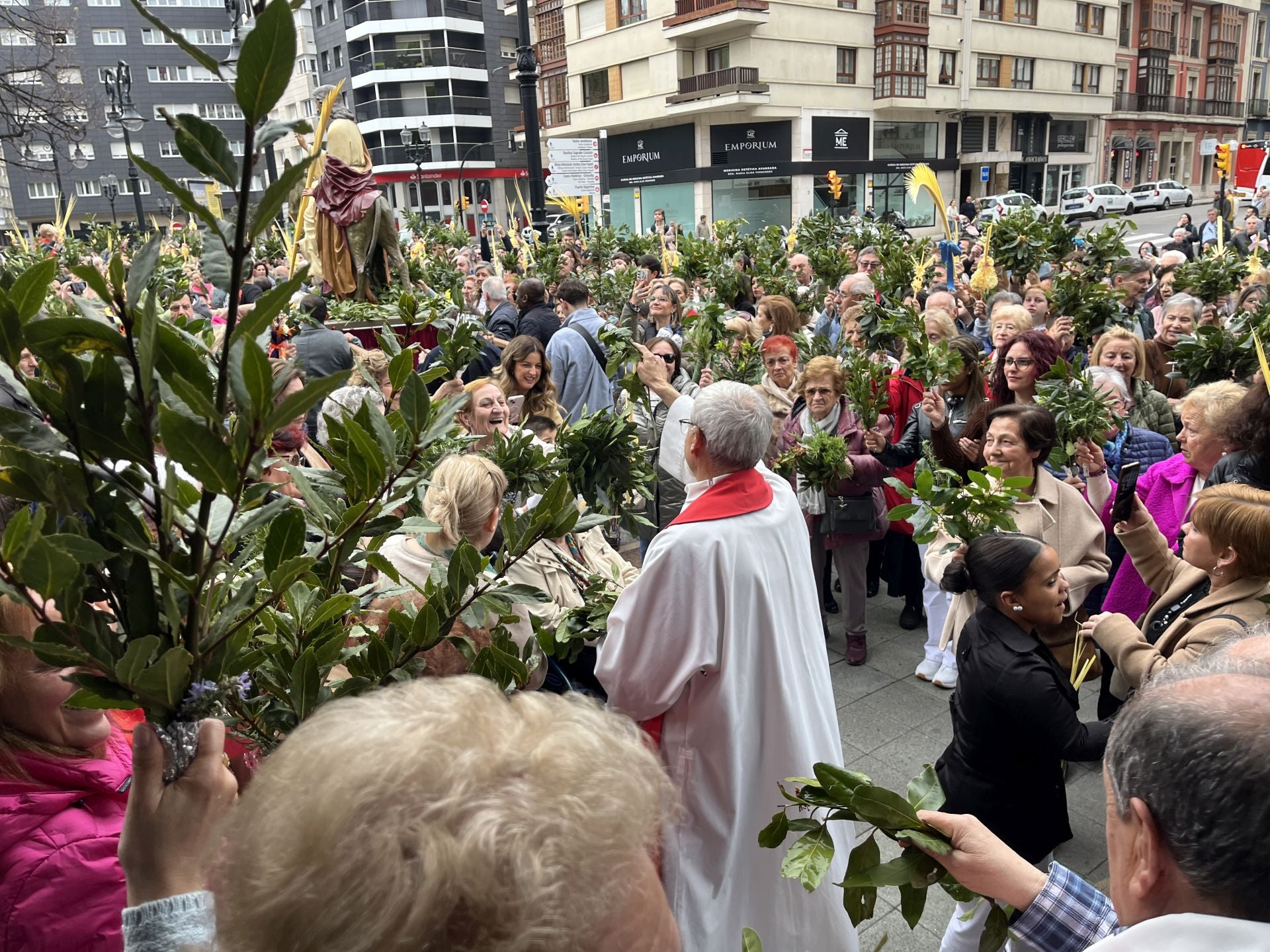 La Semana Santa arranca en Asturias entre una multitud de palmas