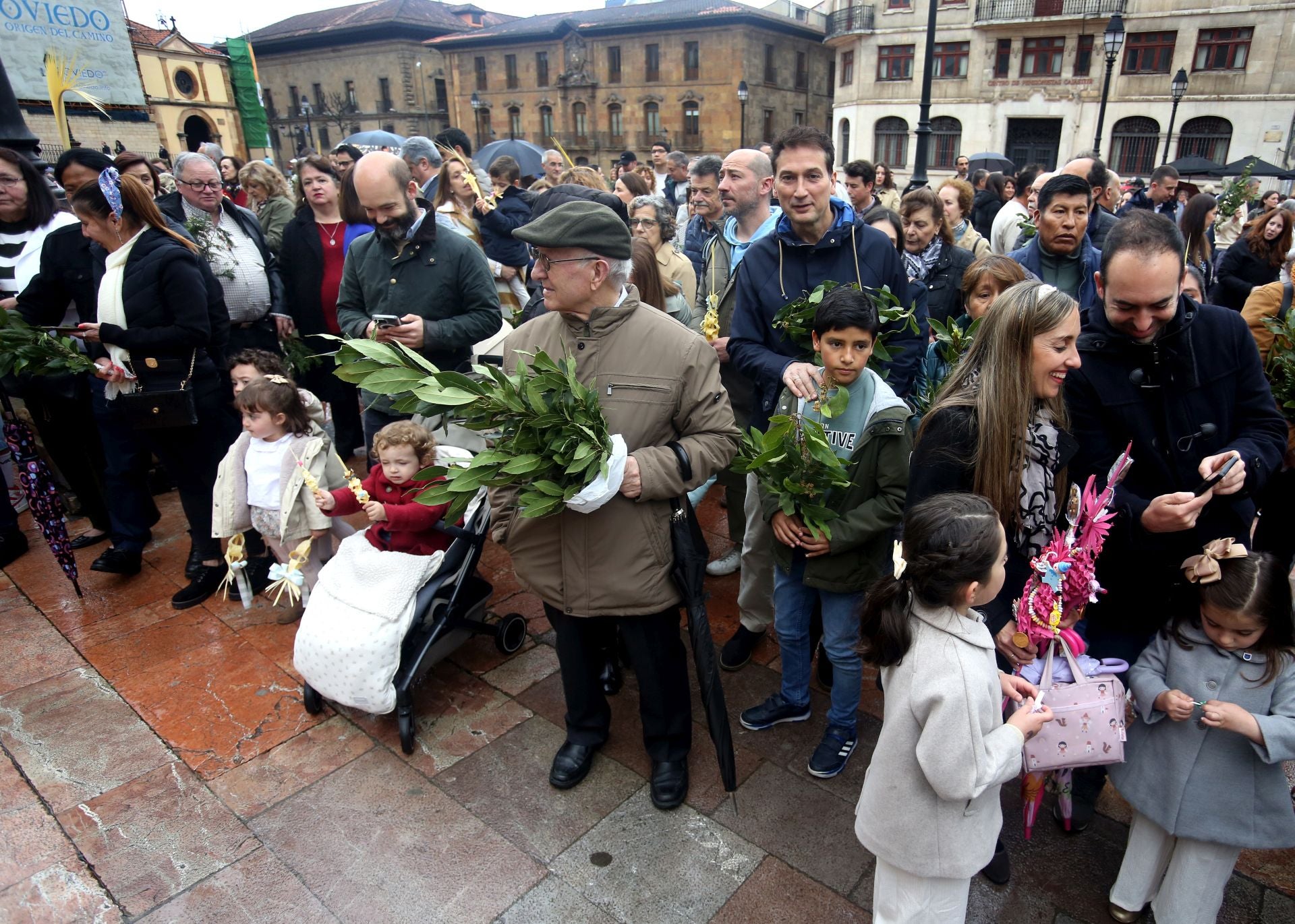 La Semana Santa arranca en Asturias entre una multitud de palmas