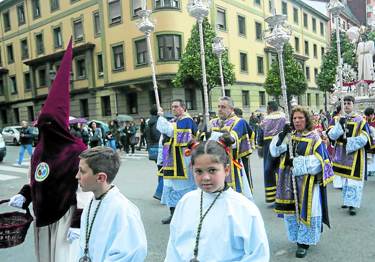 Procesión del Prendimiento de la Hermandad de los Estudiantes en la Semana Santa de Oviedo.