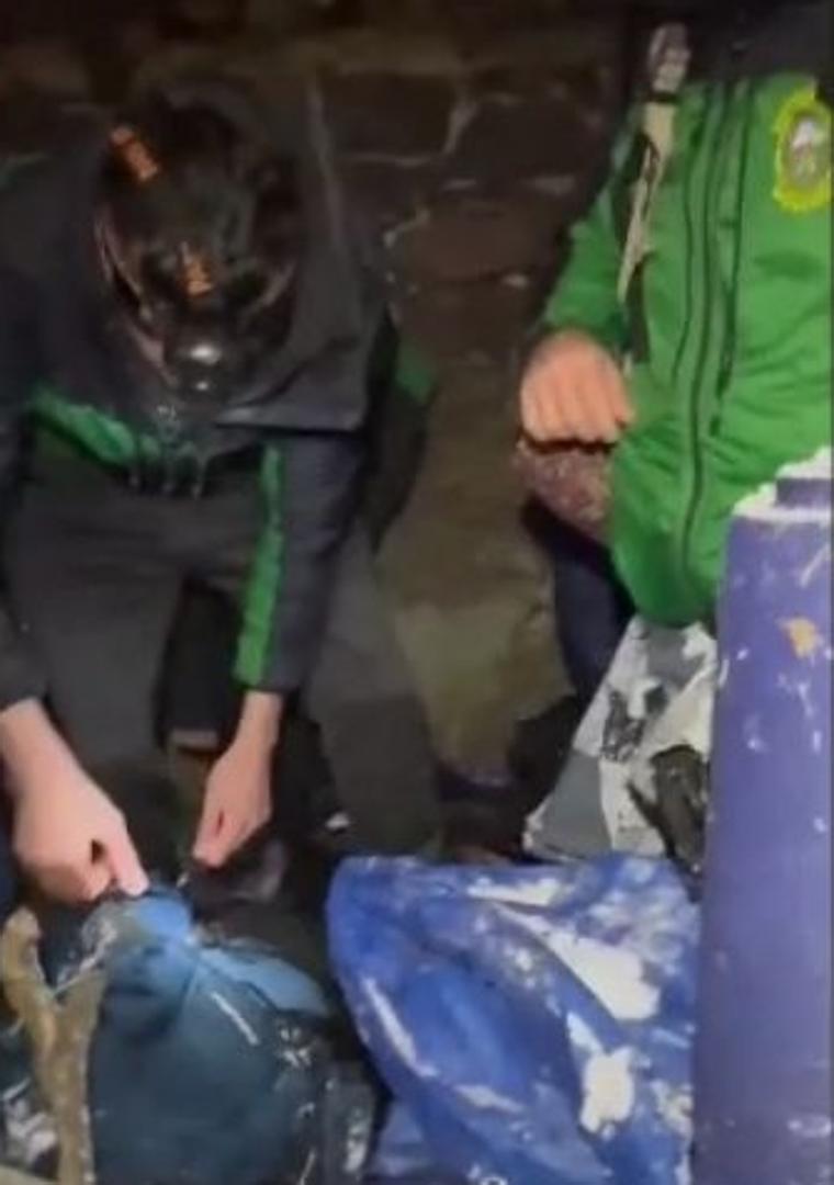 Imagen - Los jovenes, se refugiaron en una cabaña a la espera de la llegada de los agentes del Greim.