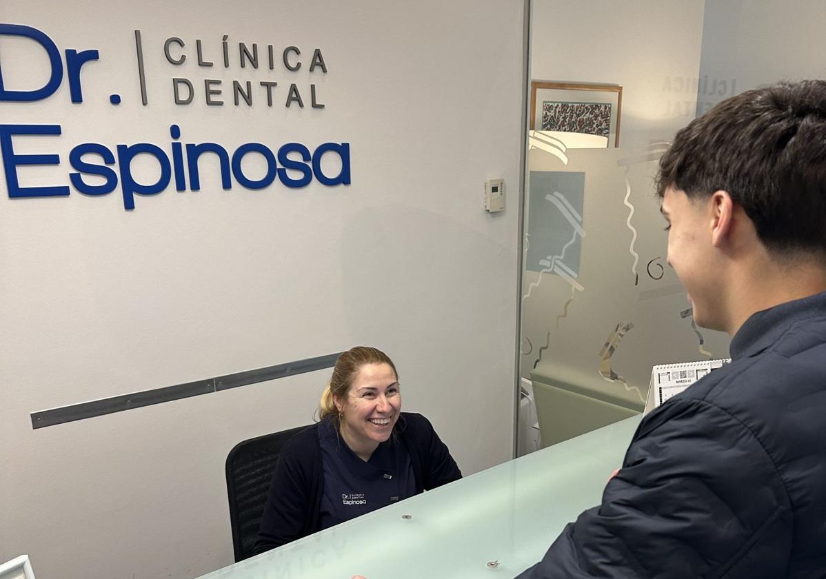 La odontología estética es una de las especialidades más demandadas en la Clínica Dental Dr. Espinosa.