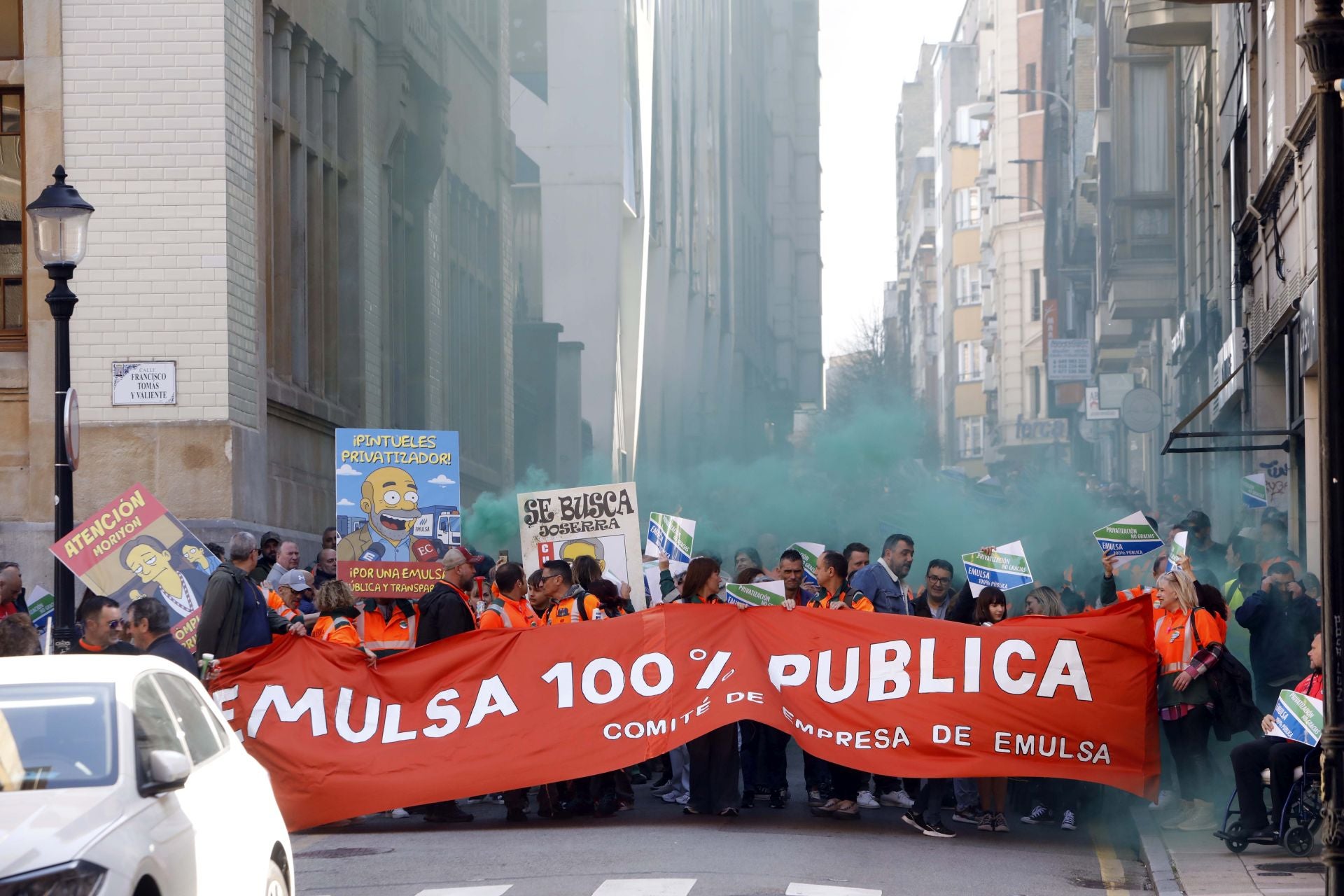 Así fue la protesta de los trabajadores de Emulsa contra la externalización de dos servicios