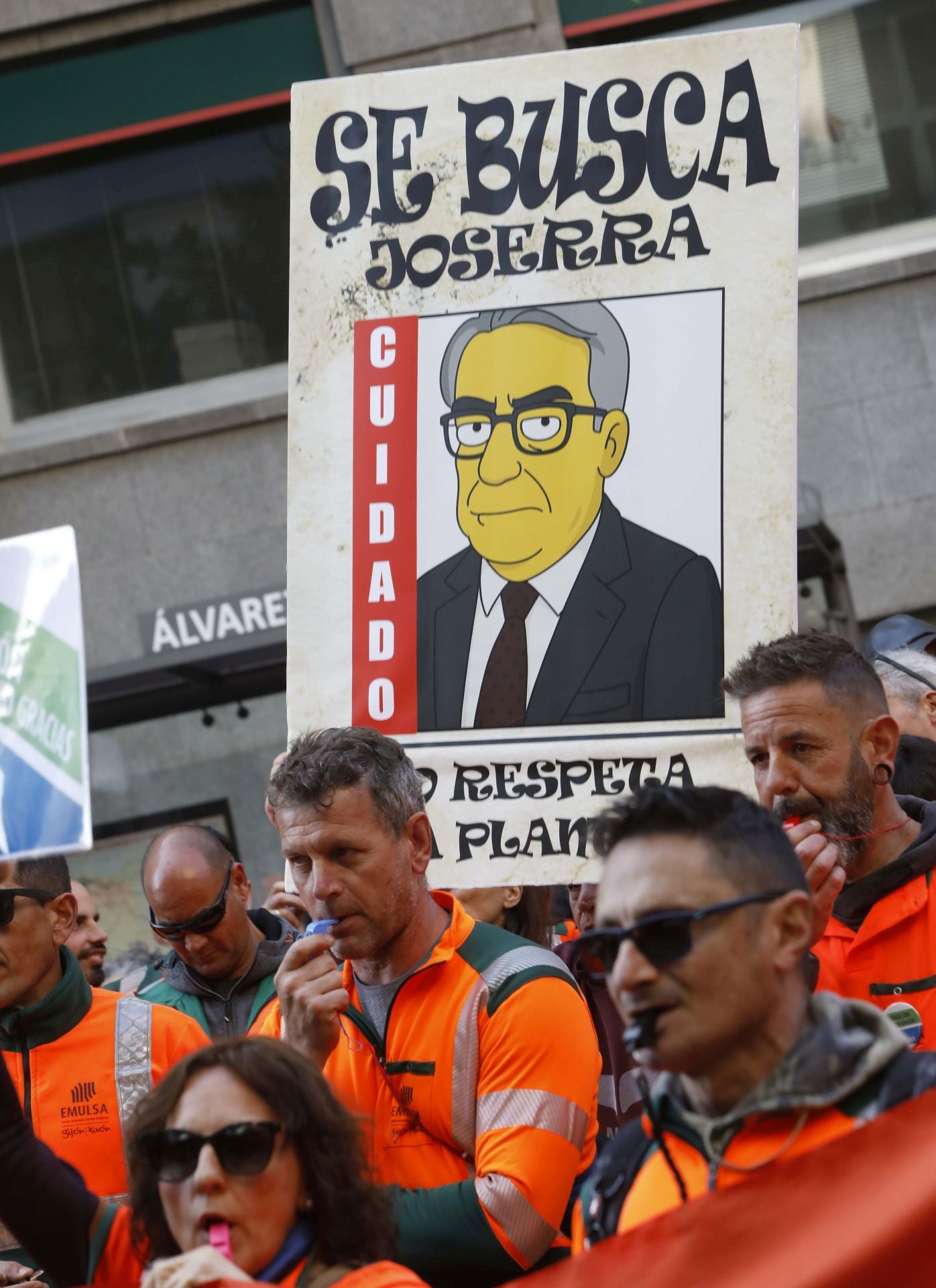 Así fue la protesta de los trabajadores de Emulsa contra la externalización de dos servicios