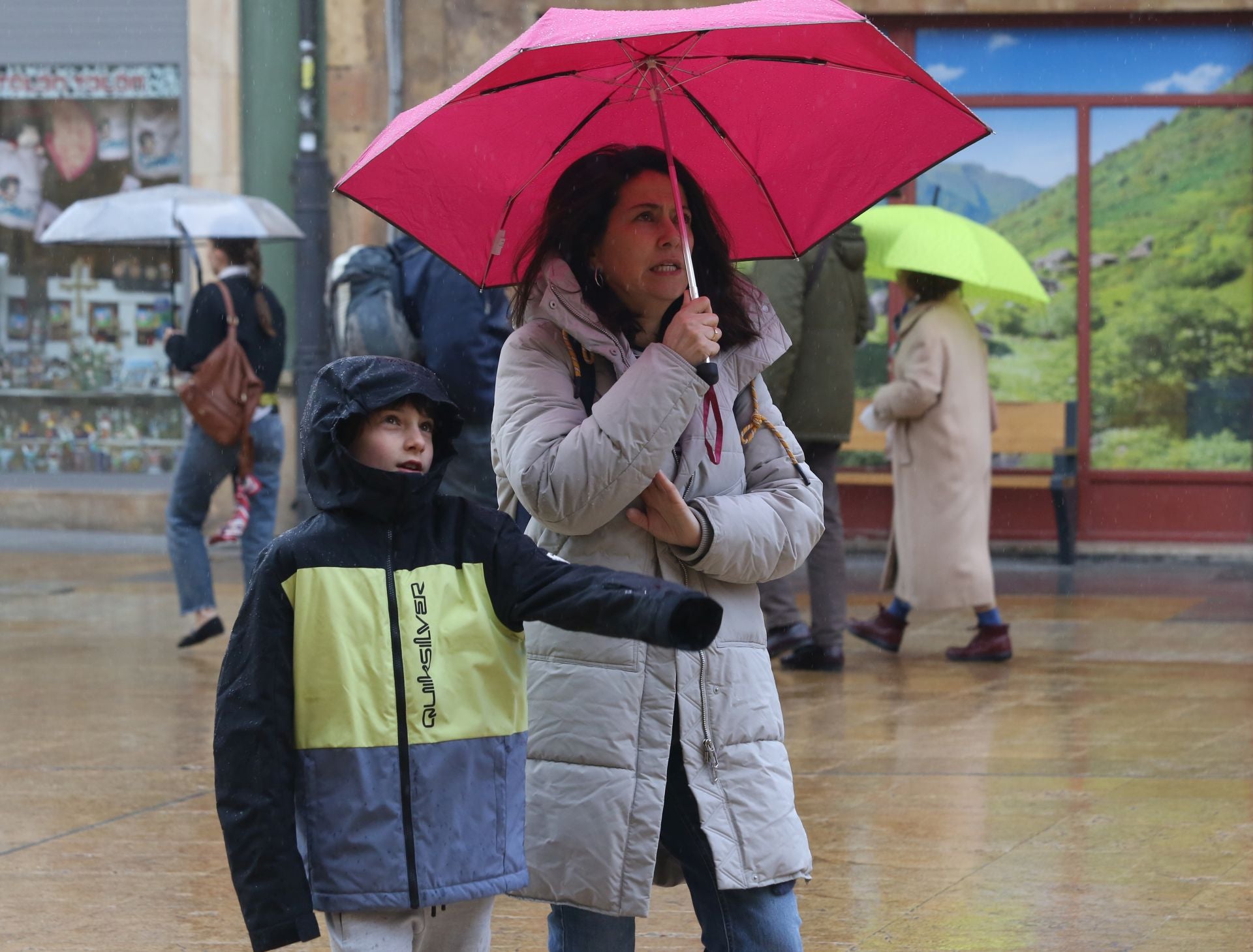 Breve pero intensa granizada en Oviedo