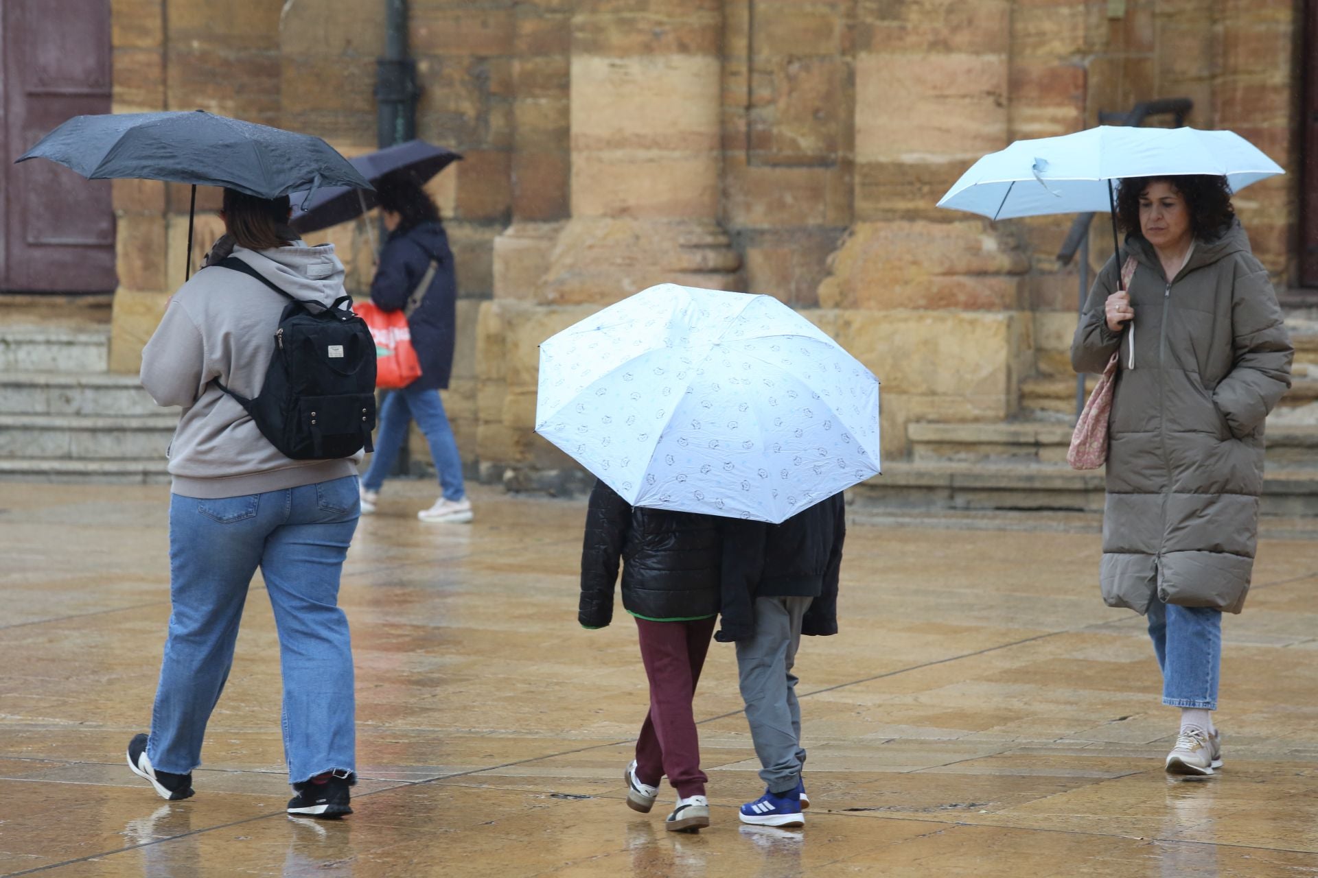 Breve pero intensa granizada en Oviedo