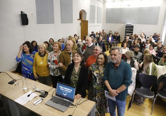 Por la derecha, Nacho González, Sandra Caldevilla, Armando Vega, Carmen Yáñez, Alejandro Céspedes, Miguel Rojo y otros amigos.
