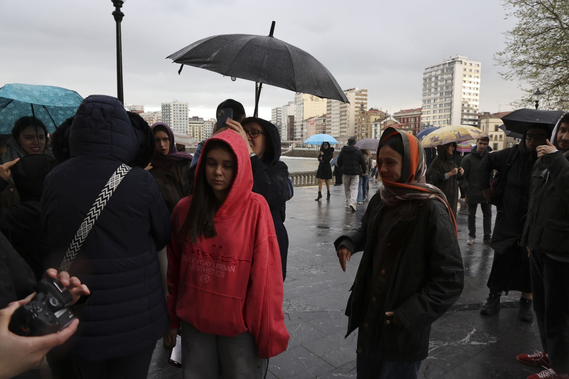 La lluvia obliga a cancelar la procesión del Silencio en Gijón