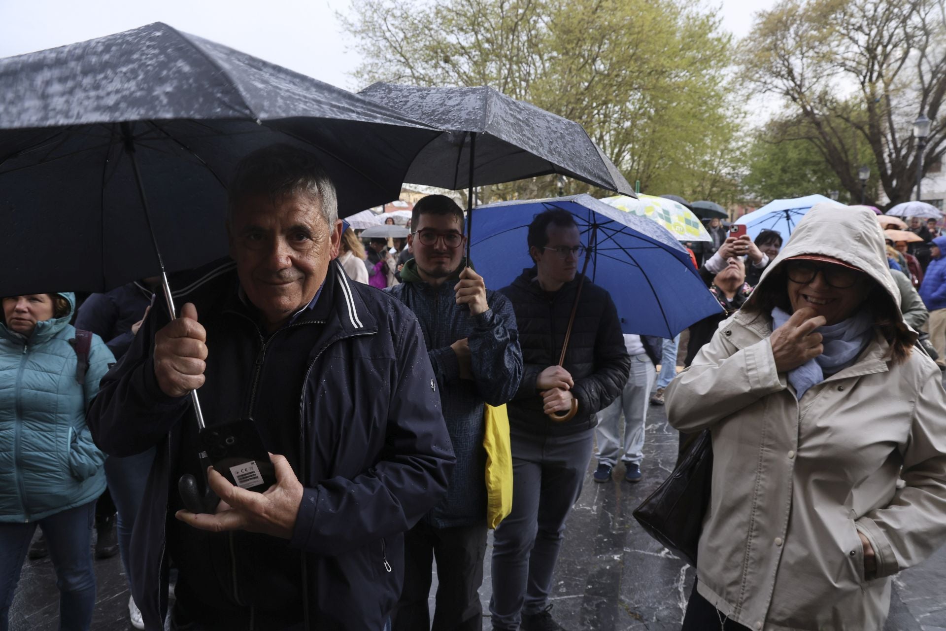 La lluvia obliga a cancelar la procesión del Silencio en Gijón