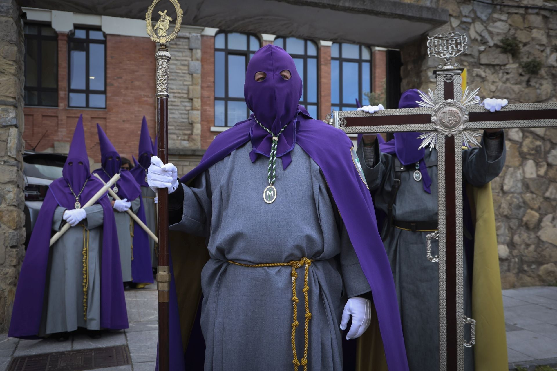 La lluvia obliga a cancelar la procesión del Silencio en Gijón