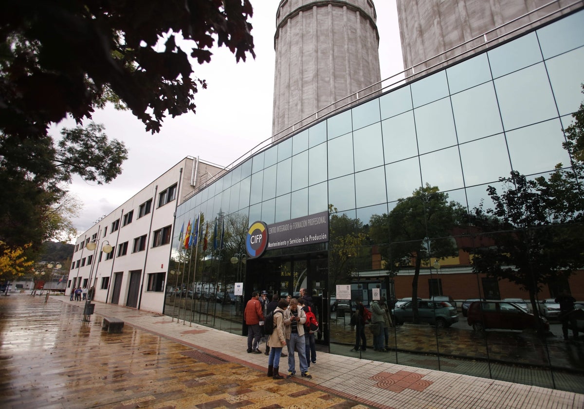 Uno de los centros participantes en esta primera jornada de la FP en el valle del Nalón