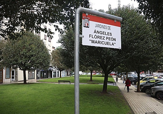 Los jardines de 'Maricuela' ya lucen desde hace días un cartel con su nueva denominación.