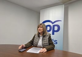 La portavoz del PP de Avilés, Esther Llamazares, denunció la denuncia contra la alcaldesa en una rueda de prensa.