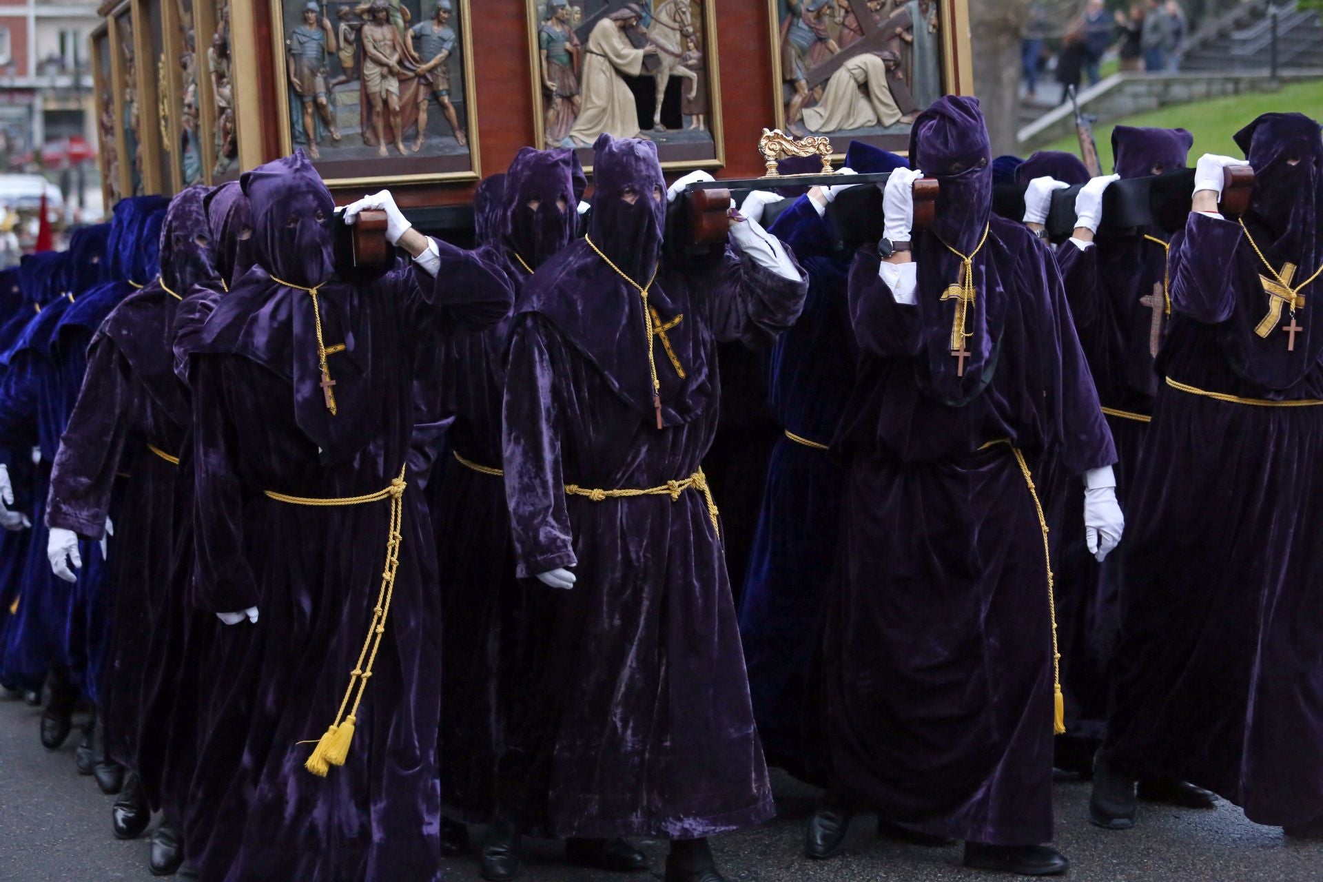 Procesión de la Hermandad y Cofradía de Nuestro Padre Jesús Nazareno de Oviedo