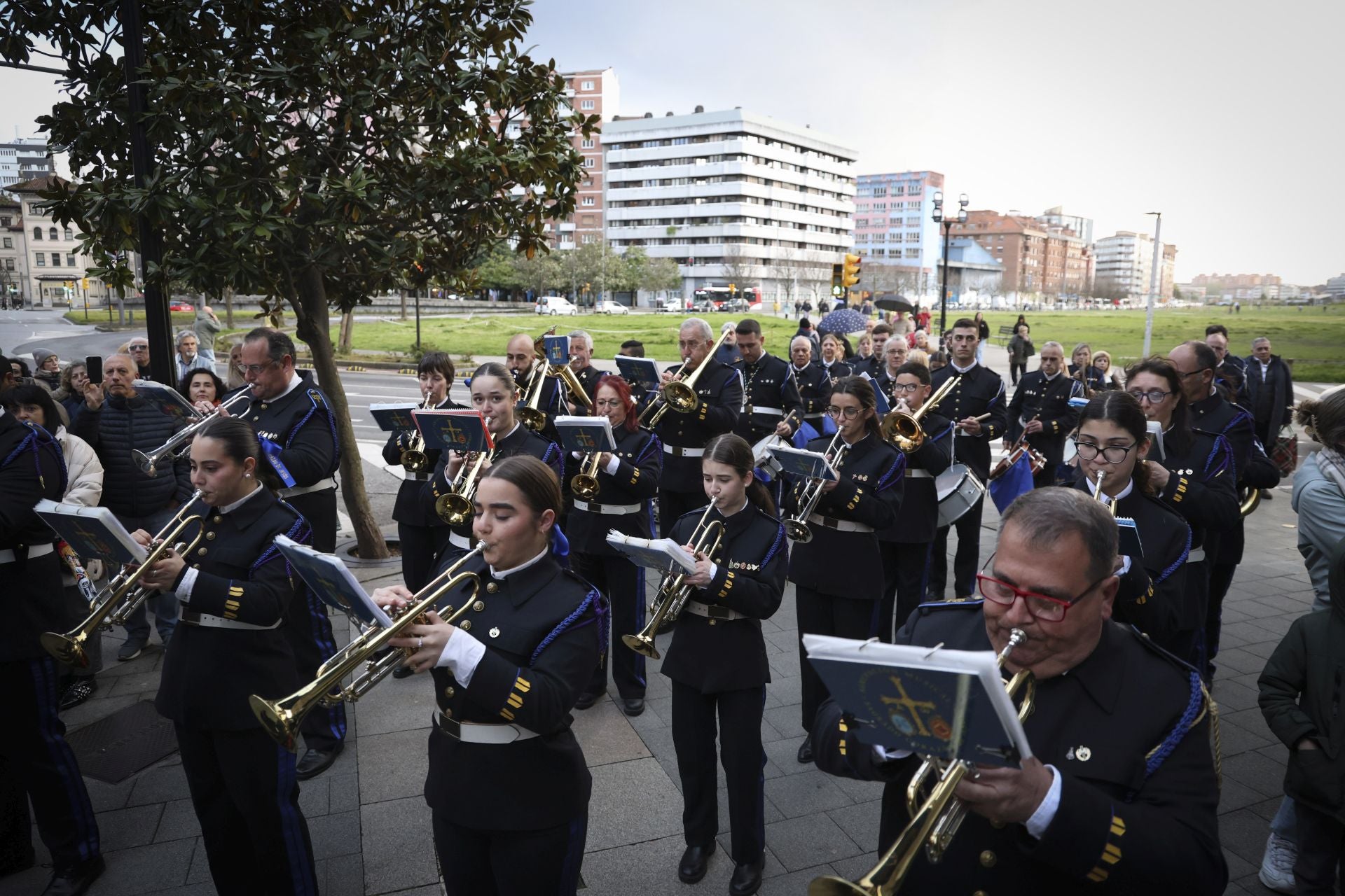 El Encuentro Camino del Calvario recorre Gijón