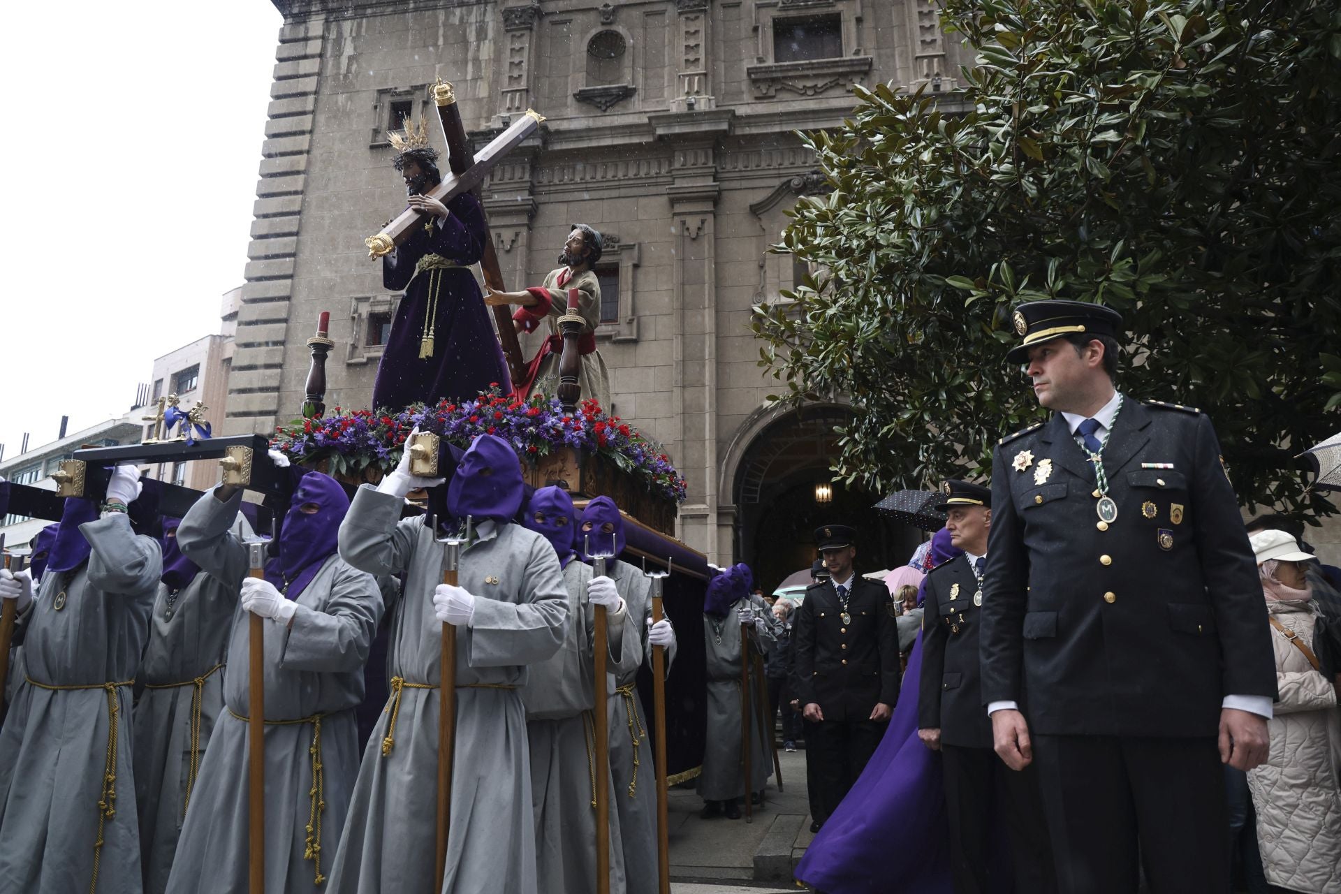 El Encuentro Camino del Calvario recorre Gijón