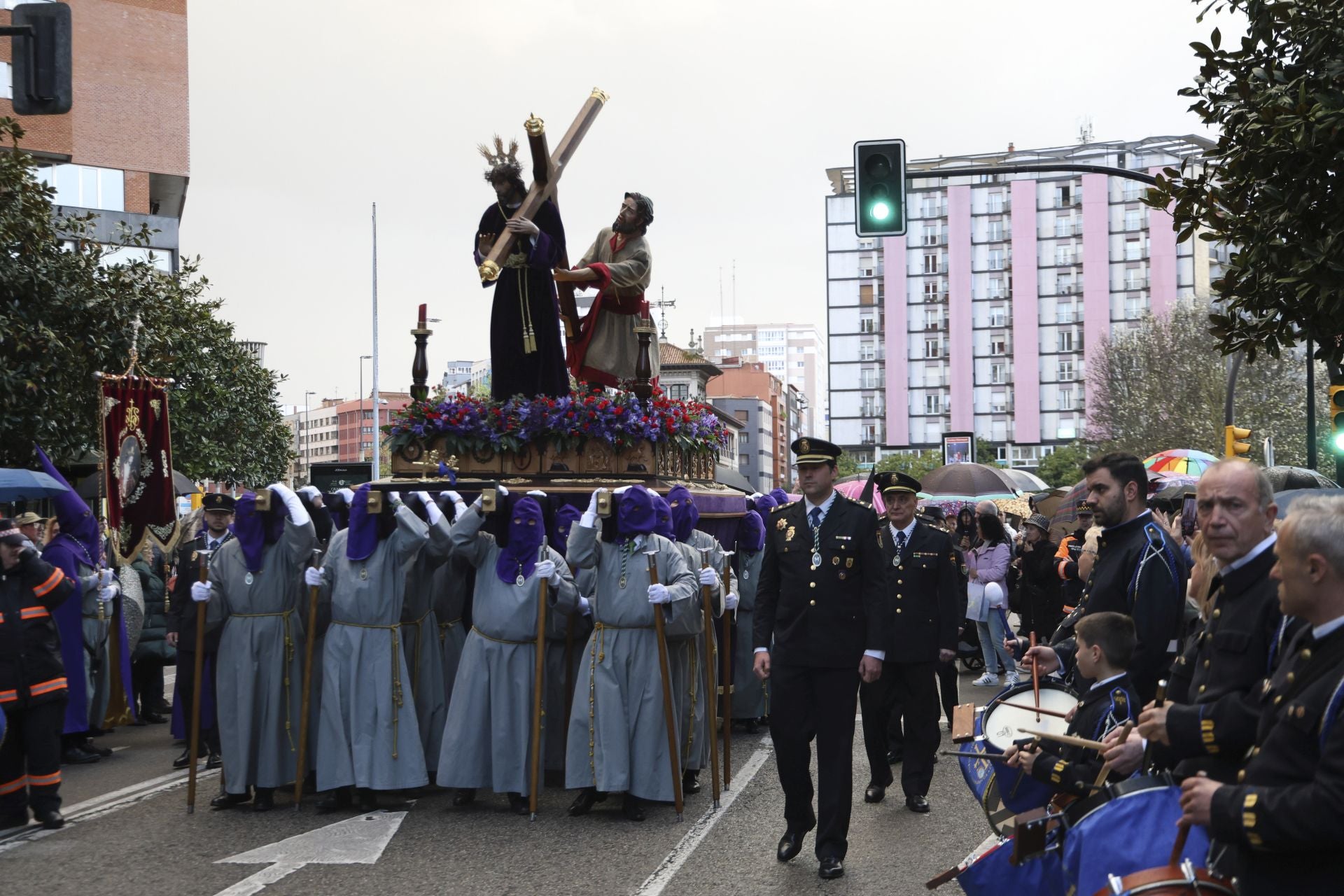 El Encuentro Camino del Calvario recorre Gijón