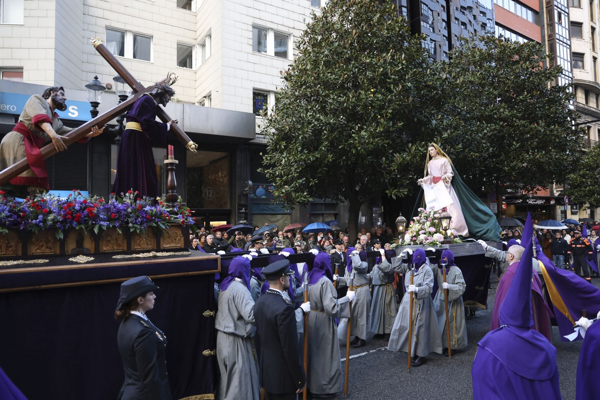 El Encuentro Camino del Calvario recorre Gijón