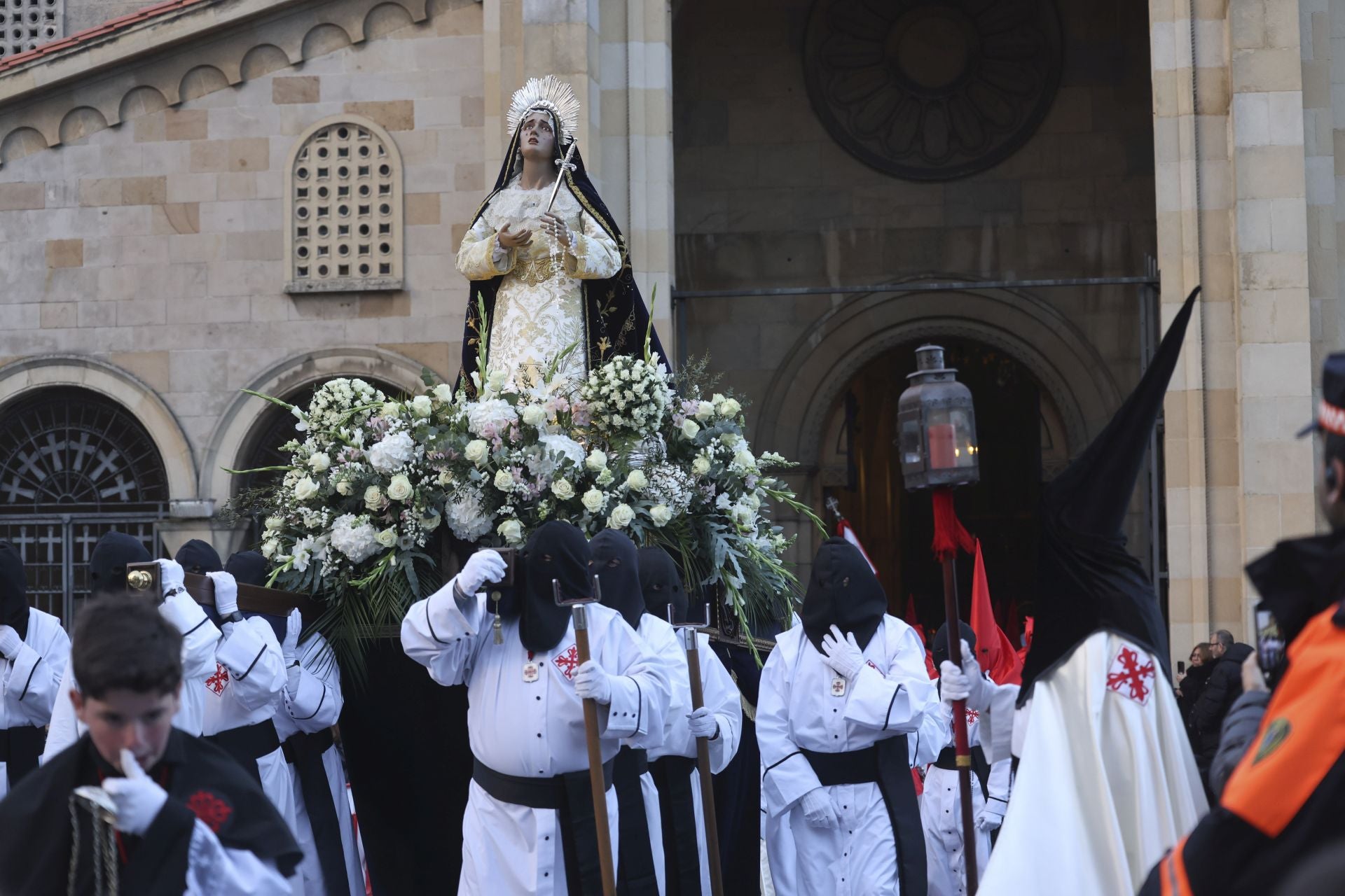 El Encuentro Camino del Calvario recorre Gijón