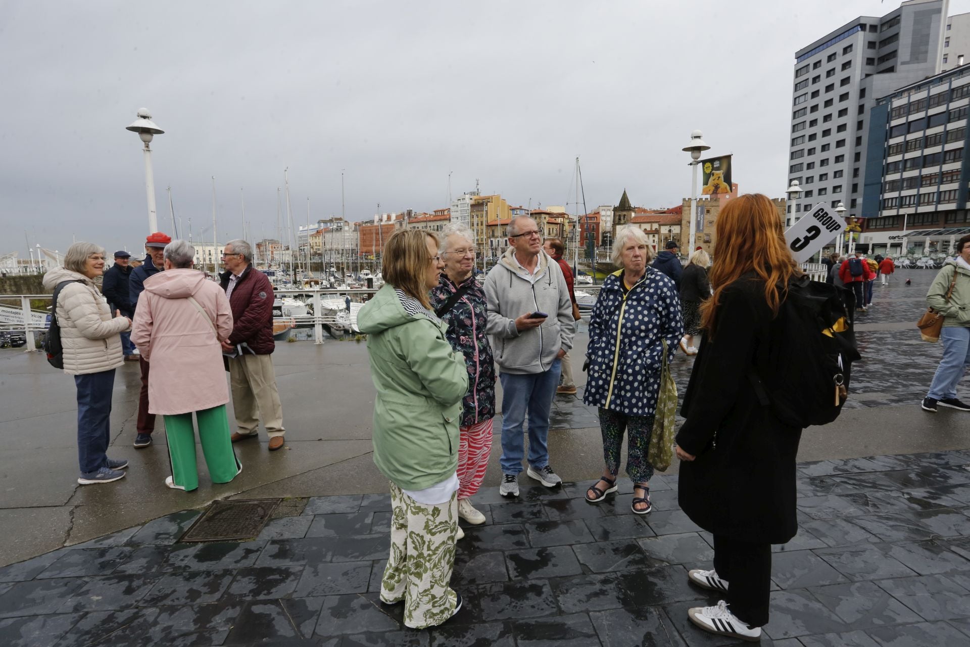 Gijón se llena de británicos con la llegada del primer gran crucero de la temporada