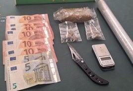 Dinero, droga y utensilios incautados al detenido en Piedras Blancas.