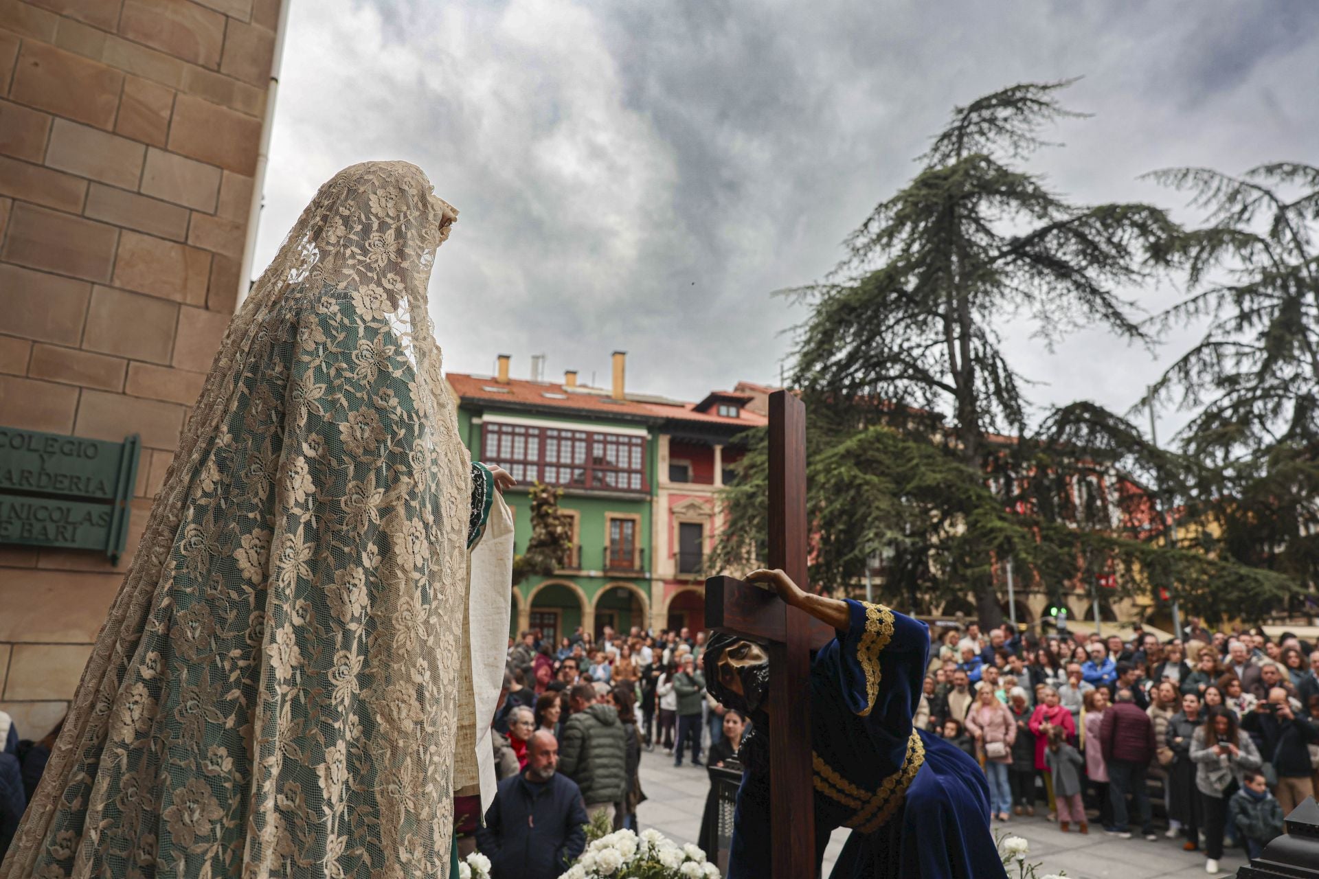 Avilés procesiona por Semana Santa