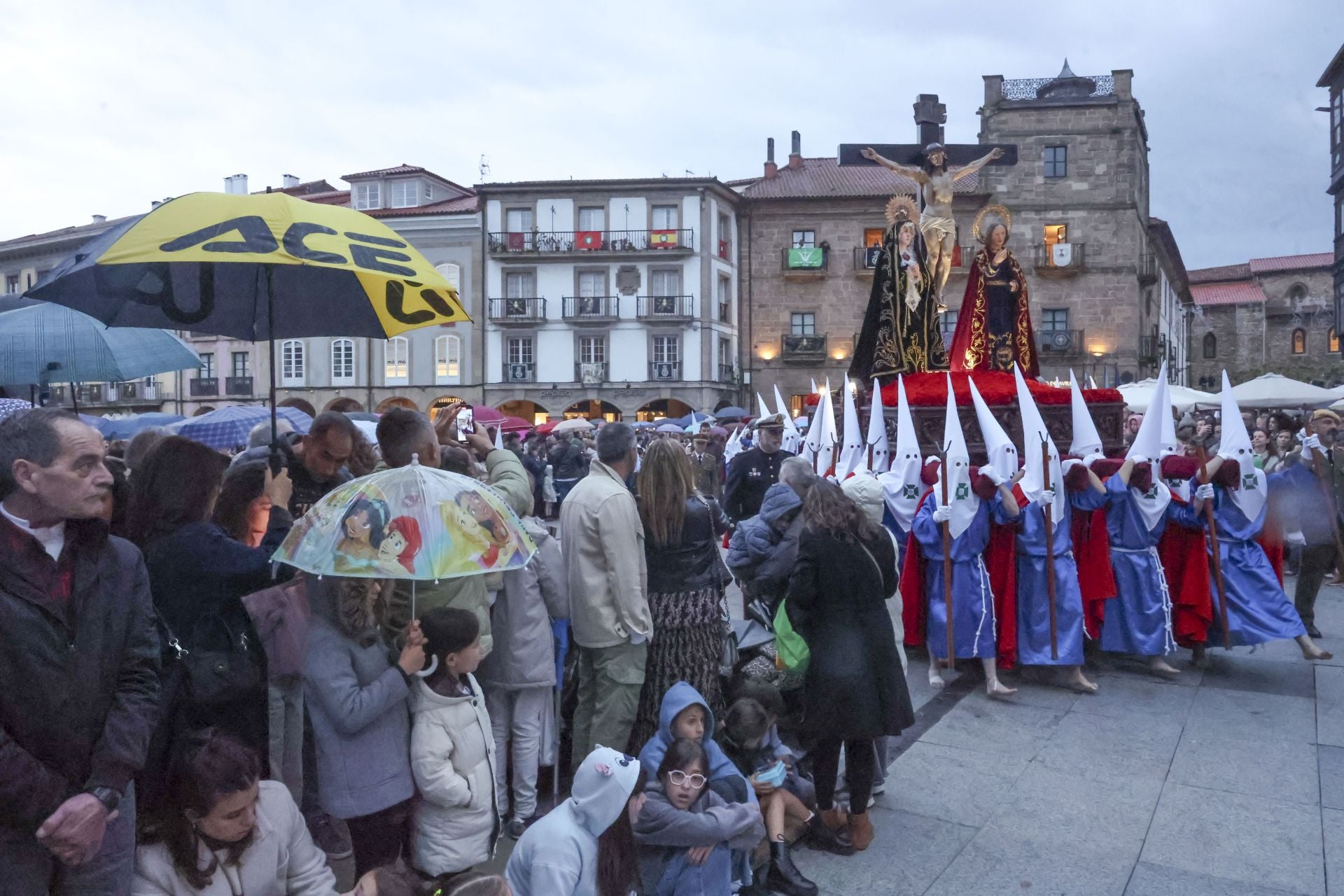 Avilés procesiona por Semana Santa