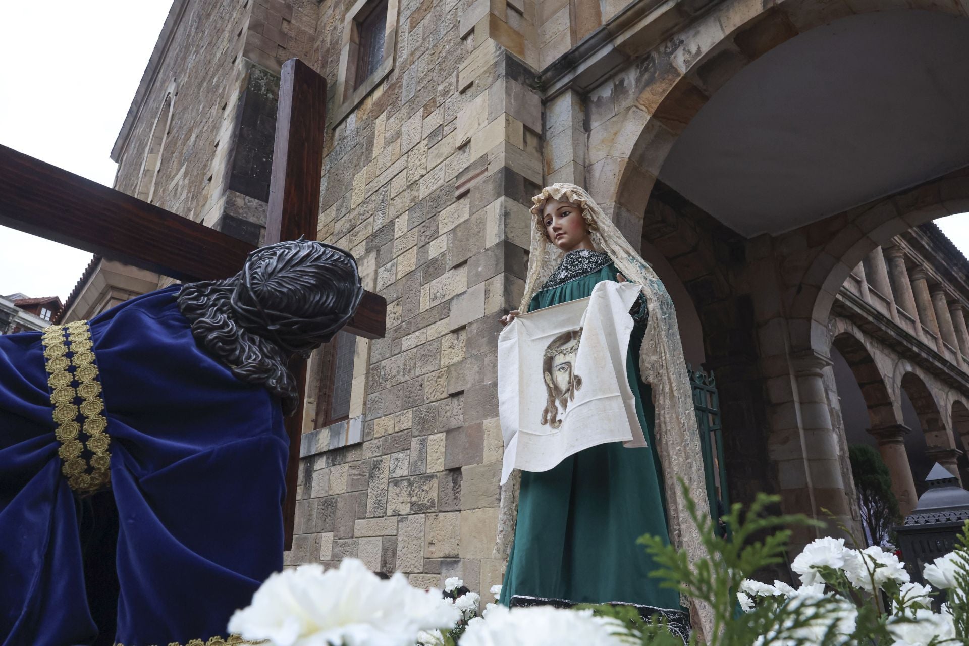 Avilés procesiona por Semana Santa