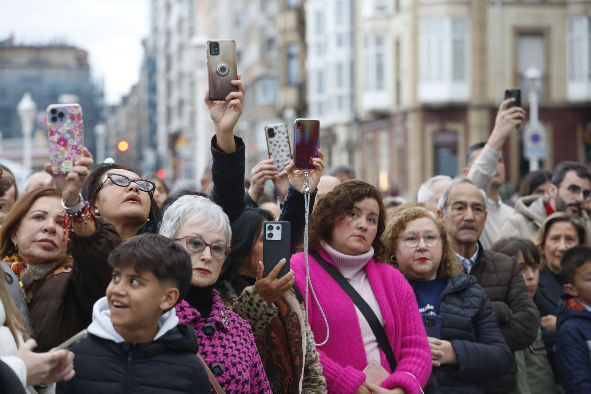 El Cristo de la Misericordia procesiona por Gijón