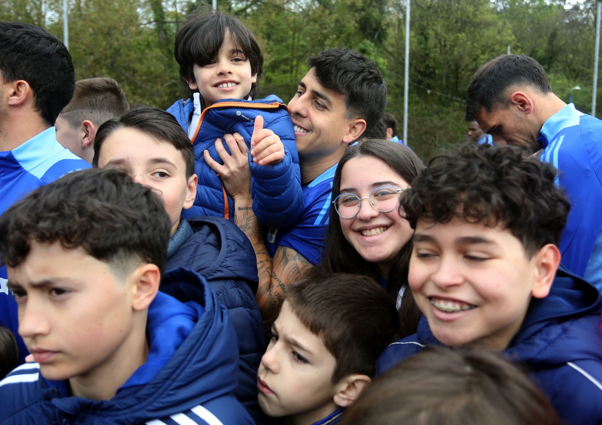 Los oviedistas más jóvenes, volcados con su equipo