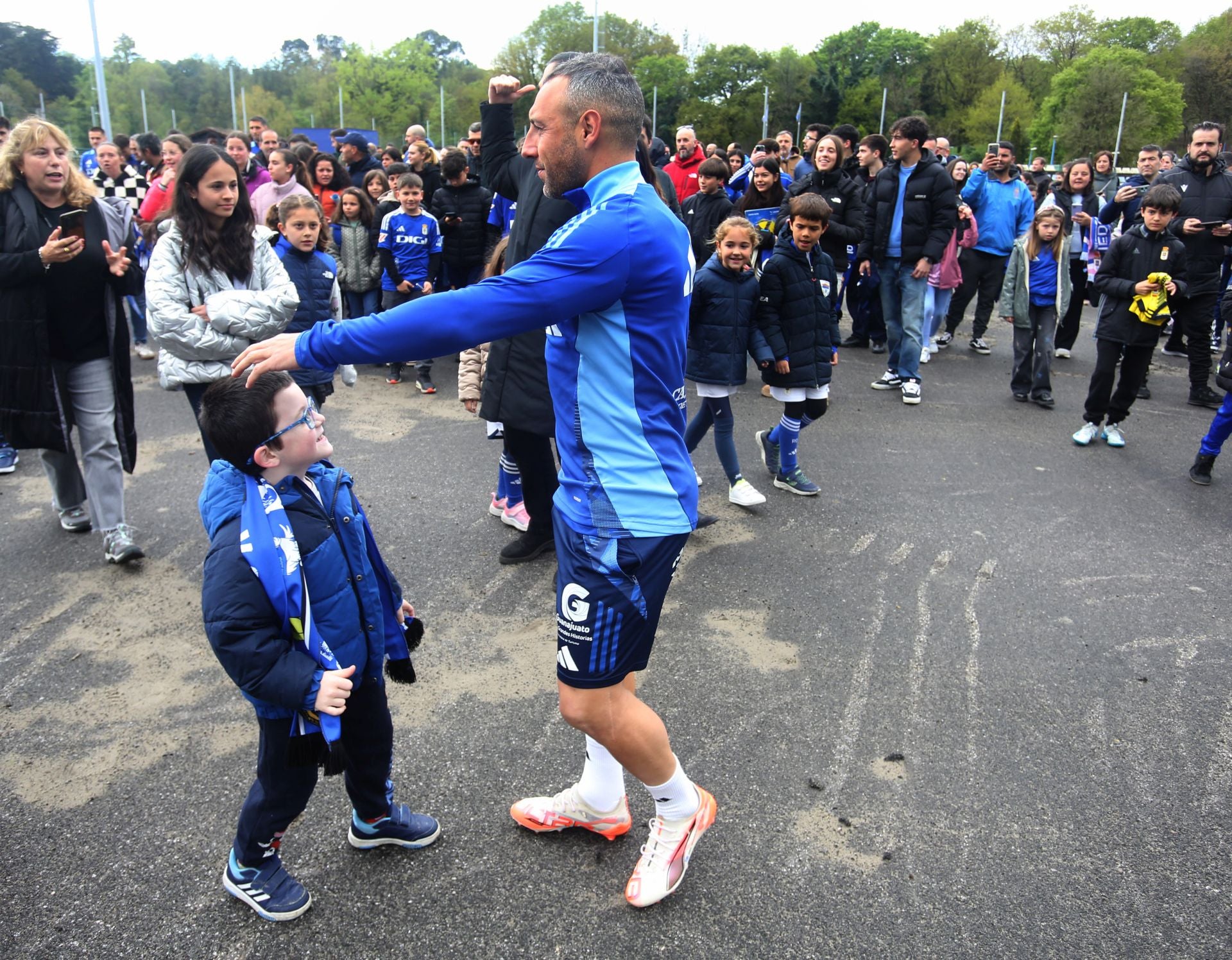 Los oviedistas más jóvenes, volcados con su equipo