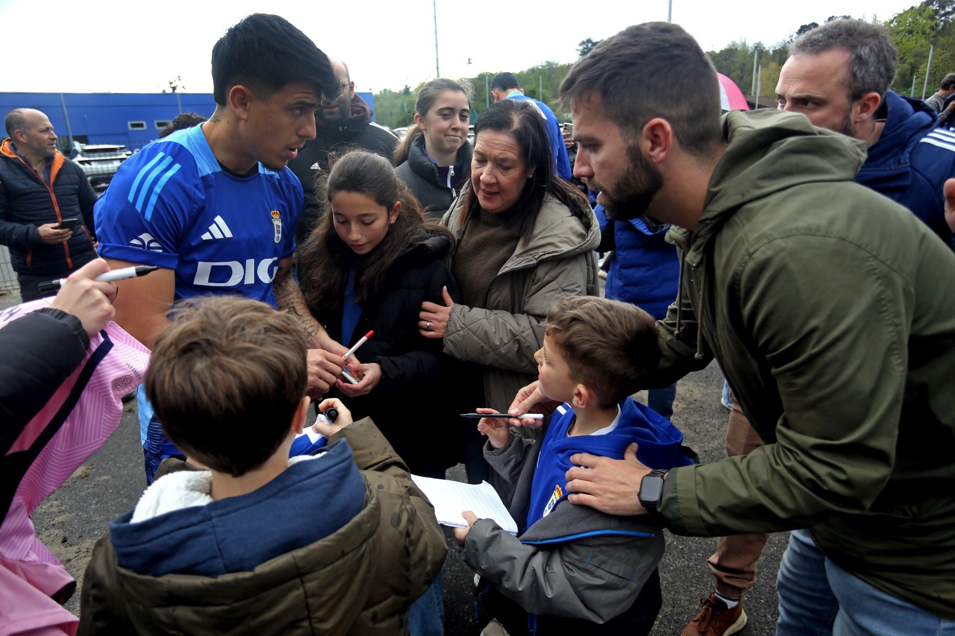 Los oviedistas más jóvenes, volcados con su equipo